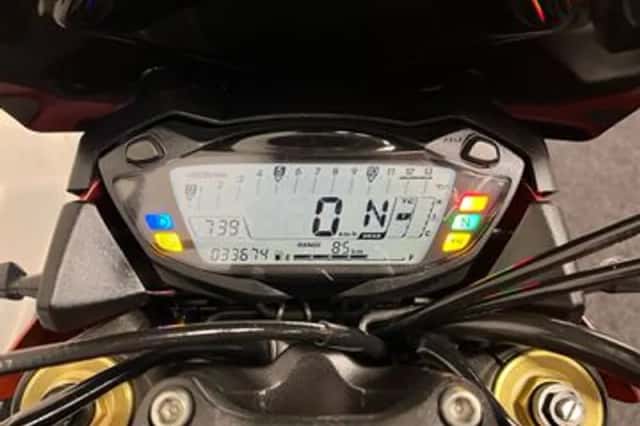Suzuki GSX-S1000 (2015) thumbnail 2