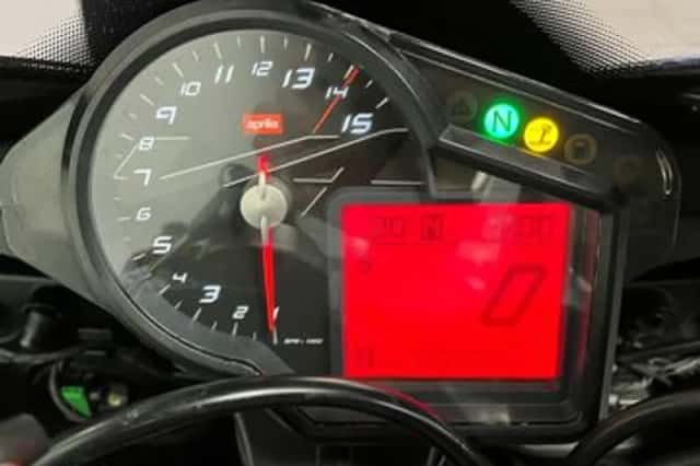 Aprilia RSV 4R (2011) thumbnail 2