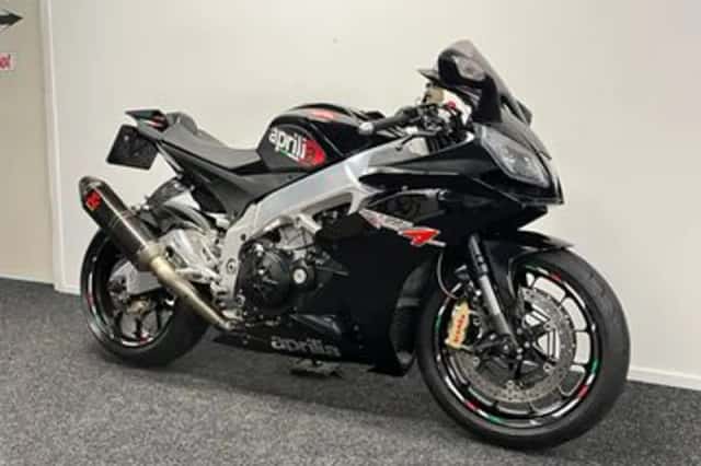 Aprilia RSV 4R (2011) thumbnail 4