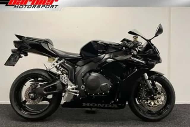 Honda CBR 1000 RR Fireblade (2007) thumbnail 1