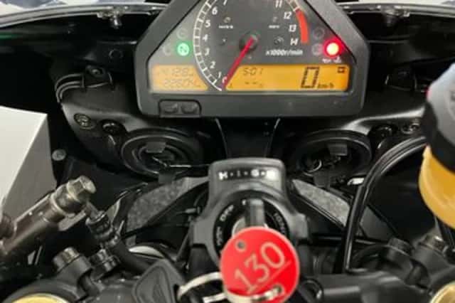 Honda CBR 1000 RR Fireblade (2007) thumbnail 2