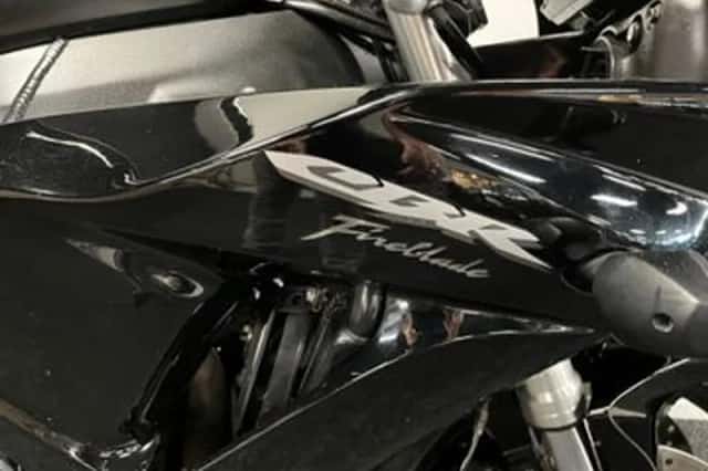 Honda CBR 1000 RR Fireblade (2007) thumbnail 3