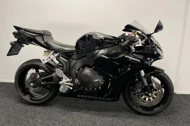Honda CBR 1000 RR Fireblade (2007) thumbnail 4