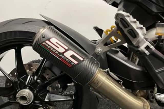 Ducati Hypermotard 939 (2016) thumbnail 3