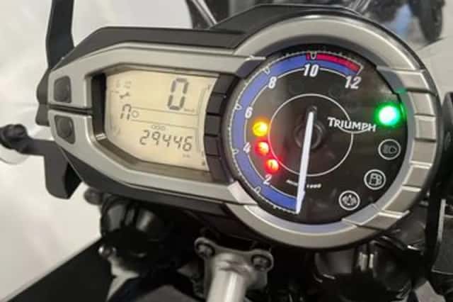 Triumph Tiger 800 (2011) thumbnail 2