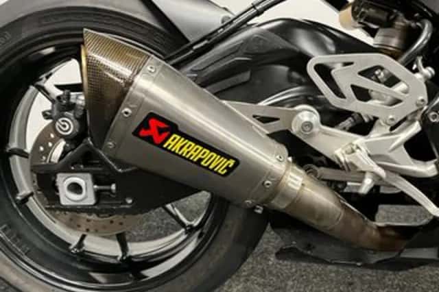 BMW S 1000 RR (2016) thumbnail 3