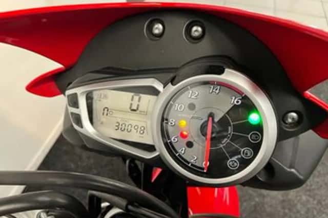 Triumph Street Triple 675 R (2011) thumbnail 2