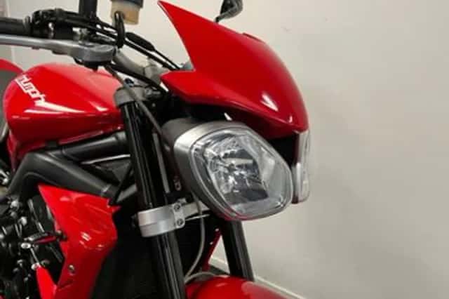 Triumph Street Triple 675 R (2011) thumbnail 3
