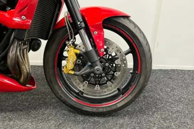 Triumph Street Triple 675 R (2011) thumbnail 6
