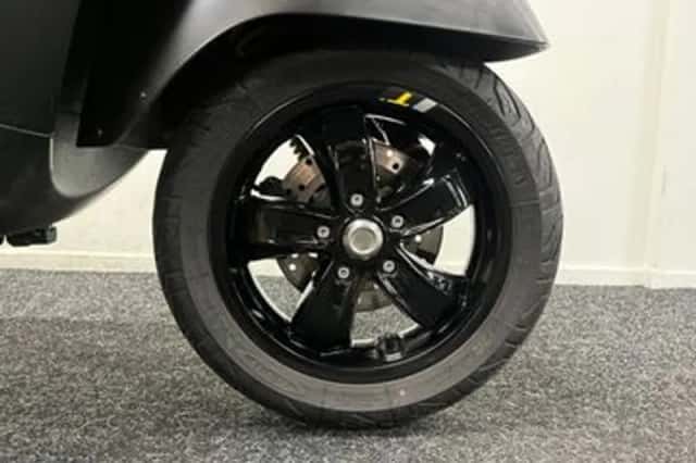 Vespa GTS 300 (2022) thumbnail 6