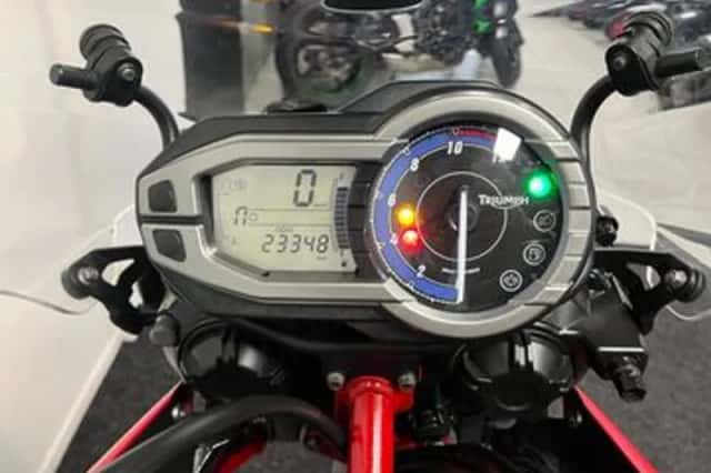 Triumph Tiger 800 (2014) thumbnail 2
