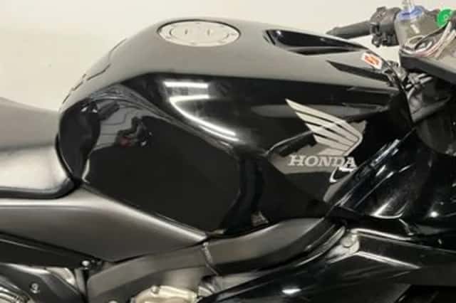 Honda CBR600RR (2003) thumbnail 3