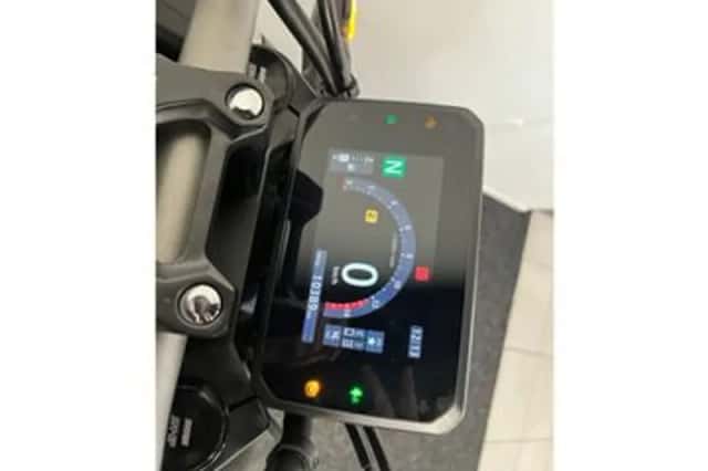 Honda CB650R (2025) thumbnail 2