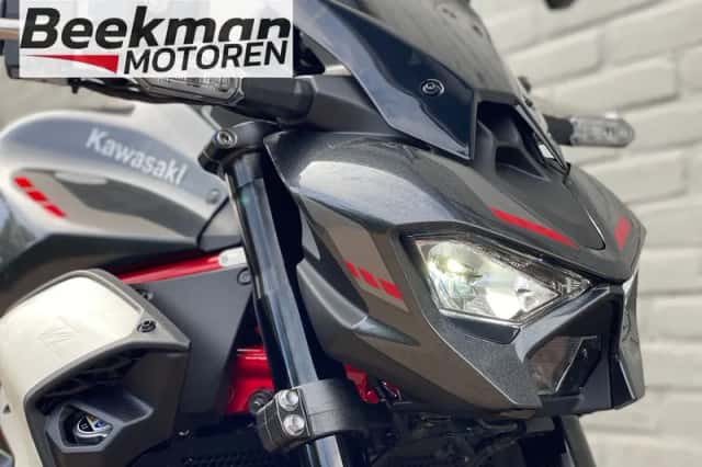 Kawasaki Z900 (2025) thumbnail 4