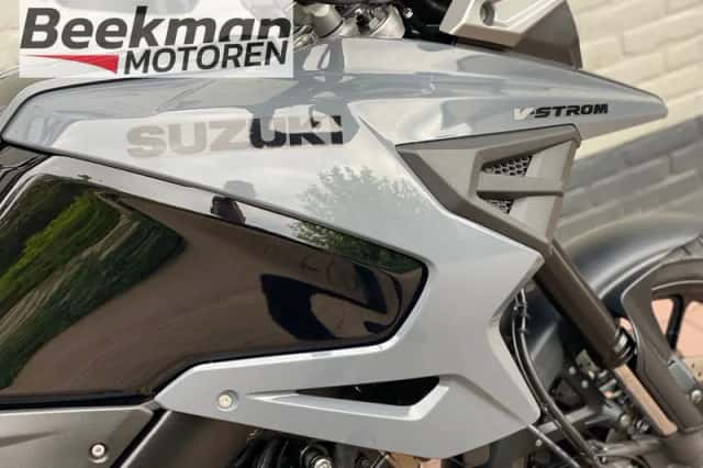 Suzuki V-Strom 1050 (2021) thumbnail 5