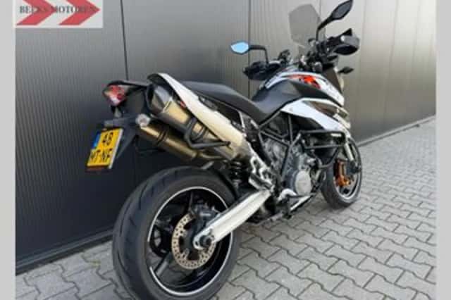 KTM 990 Supermoto T (2010) thumbnail 3