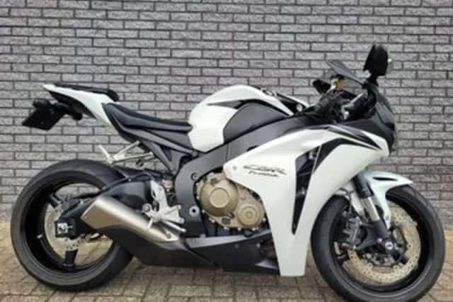 Honda CBR 1000 RR Fireblade (2008) thumbnail 1