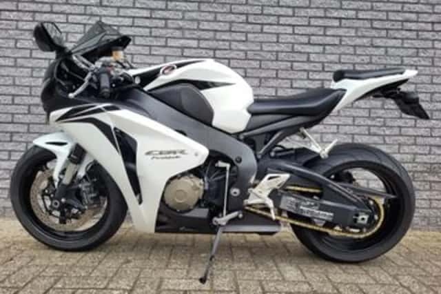 Honda CBR 1000 RR Fireblade (2008) thumbnail 3