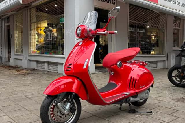 Vespa 946 (2019) thumbnail 1