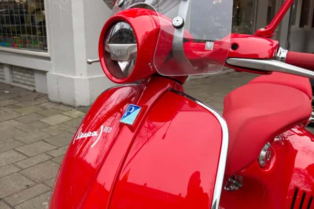 Vespa 946 (2019) thumbnail 2