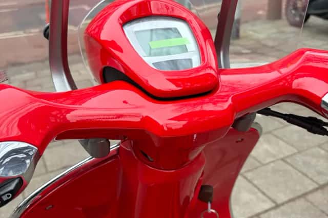 Vespa 946 (2019) thumbnail 3