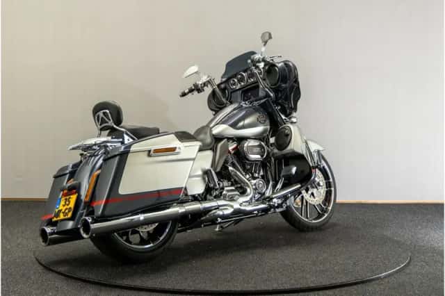 Harley-Davidson Cvo Street Glide (2019) thumbnail 2