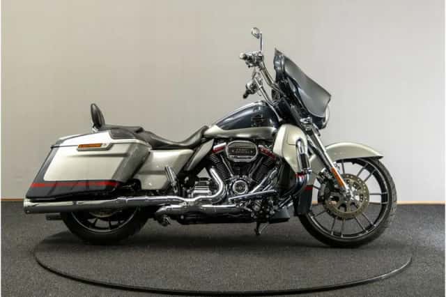 Harley-Davidson Cvo Street Glide (2019) thumbnail 3