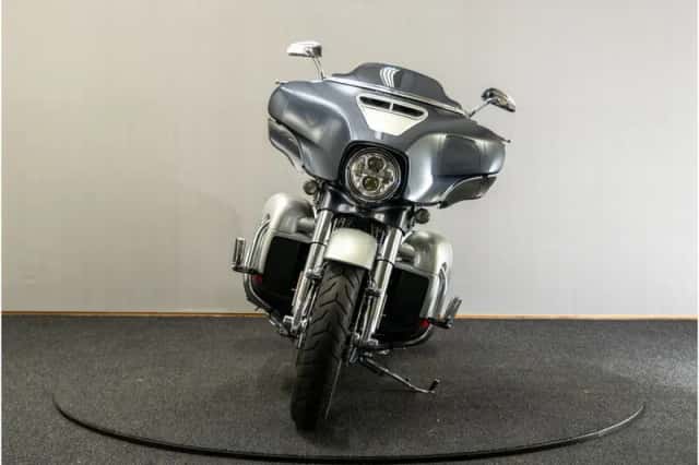 Harley-Davidson Cvo Street Glide (2019) thumbnail 4