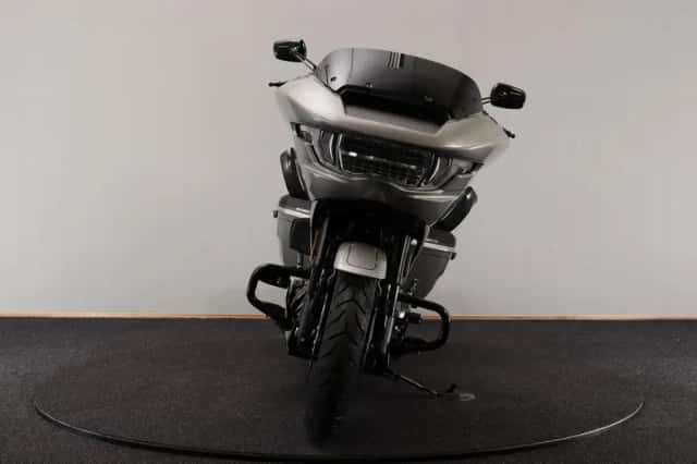 Harley-Davidson CVO Road Glide (2023) thumbnail 2