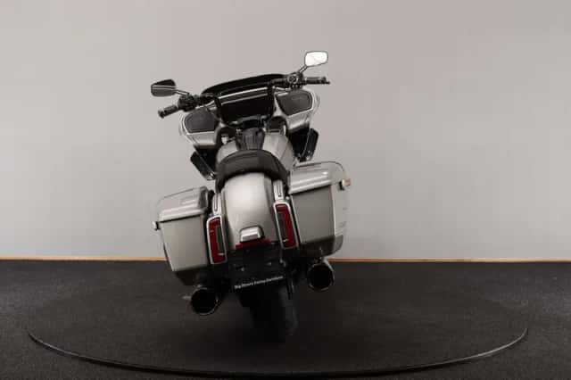 Harley-Davidson CVO Road Glide (2023) thumbnail 6