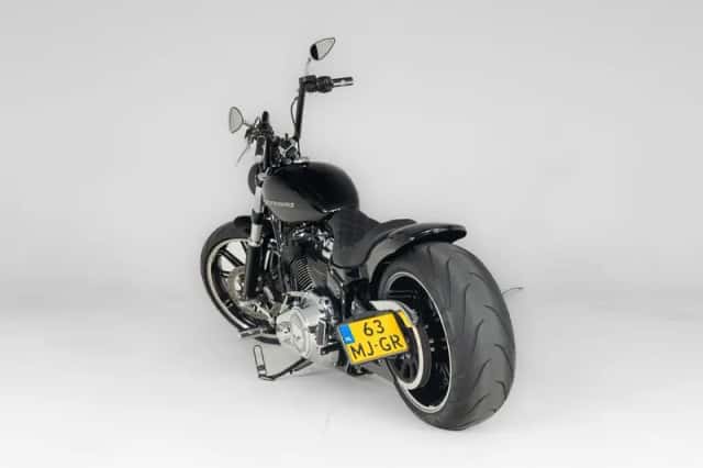 Harley-Davidson Breakout (2018) thumbnail 4