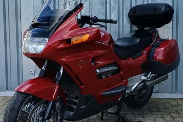 Honda ST 1100 PAN European (1991) thumbnail 3