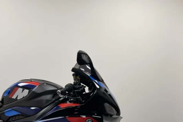 BMW M 1000 RR (2026) thumbnail 1