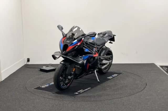 BMW M 1000 RR (2026) thumbnail 5