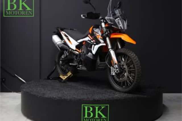 KTM 890 Adventure R (2021) thumbnail 1