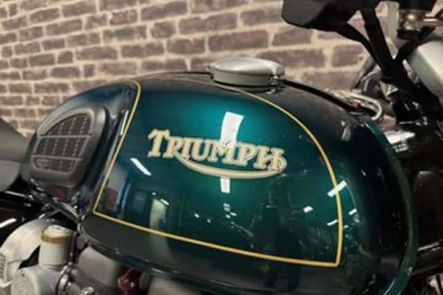 Triumph Thruxton RS (2024) thumbnail 3