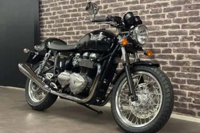 Triumph Thruxton (2014) thumbnail 2