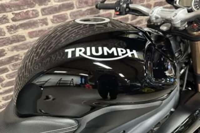 Triumph Speed Tripl 1050 `94 (2016) thumbnail 3