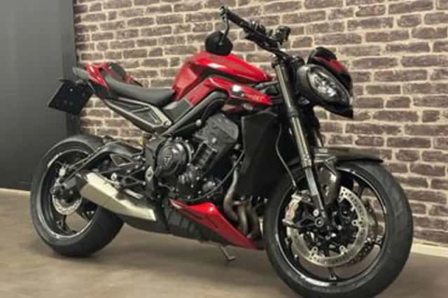 Triumph Street Triple RS (2023) thumbnail 2