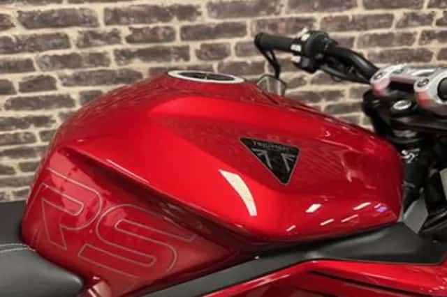 Triumph Street Triple RS (2023) thumbnail 3