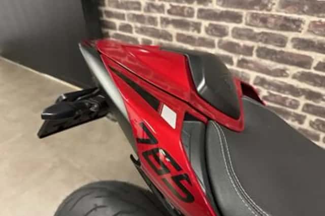 Triumph Street Triple RS (2023) thumbnail 4