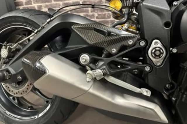 Triumph Street Triple RS (2023) thumbnail 6