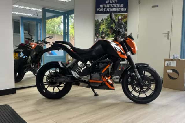 KTM 125 Duke (2013) thumbnail 1