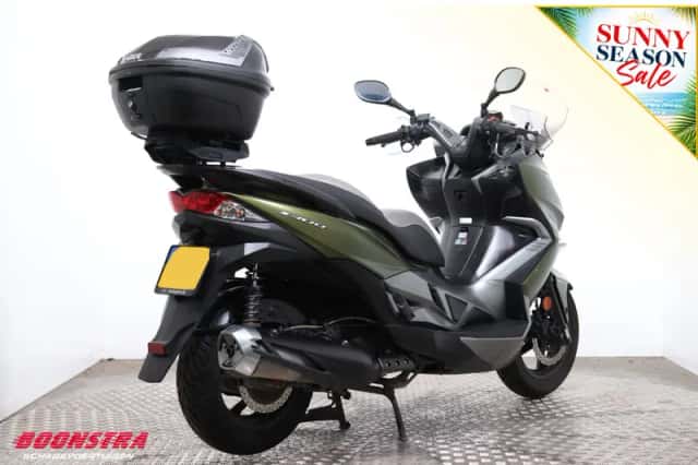 Kawasaki J 300 (2019) thumbnail 3