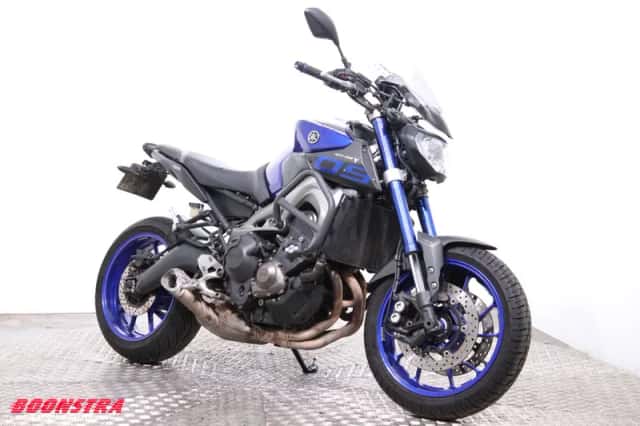 Yamaha MT-09 (2016) thumbnail 2