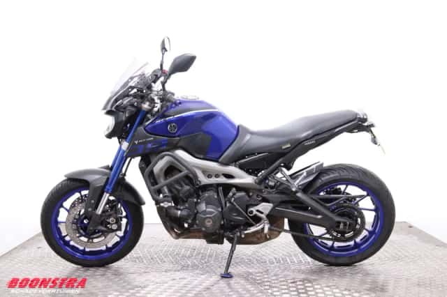 Yamaha MT-09 (2016) thumbnail 5