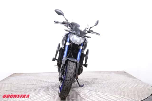 Yamaha MT-09 (2016) thumbnail 6