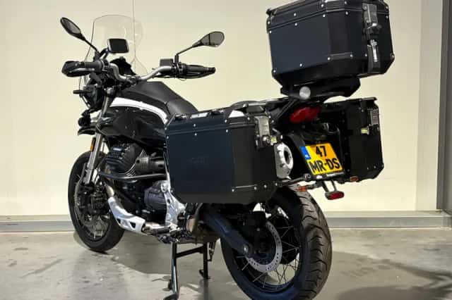 Moto Guzzi V85 TT (2022) thumbnail 3