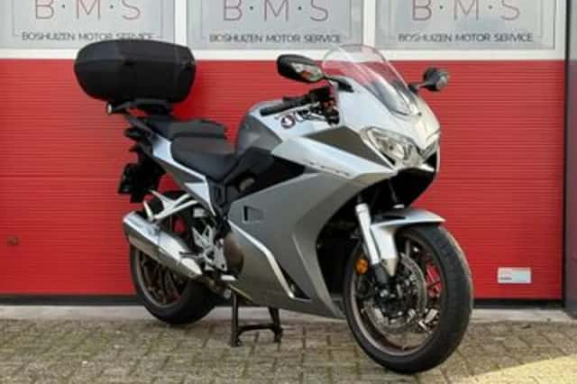 Honda VFR800 (2018) thumbnail 2