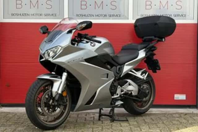 Honda VFR800 (2018) thumbnail 3